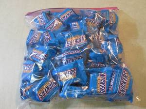 2 Pounds of Snickers Crisper Fun Si...