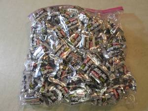 2 Pounds of Milky Way Minis Candy B...