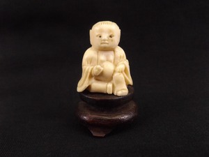 lot 5 image: Antique&nbspAsian&nbspBone Carved Baby Buddha