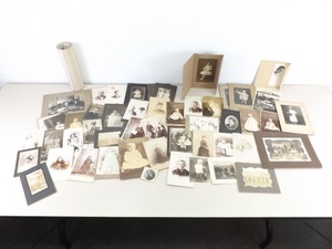lot 29 image: Large Lot of Antique Photos