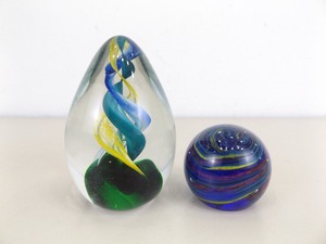 lot 47 image: 2 Murano Glass Paperweights