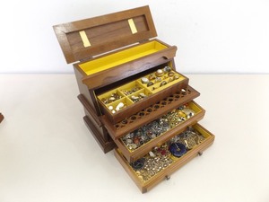 lot 99 image: Lot of Misc. Costume Jewelry