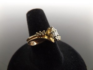 lot 51 image: 14k Yellow Gold 1 ct tw Diamond Wedding and Engagement Ring Set Size 7