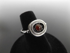 lot 67 image: .925 Sterling Silver 2 Sided Garnet Cabochon Ring Size 5