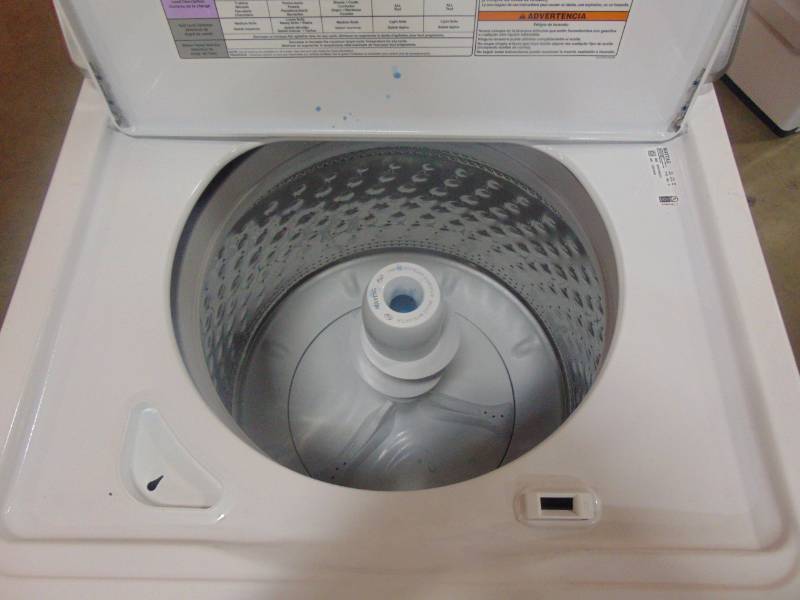 lot 320 image: Maytag 4.2-cu ft High-Efficiency Top-Load Washer with Agitator (White) MVWC565FW