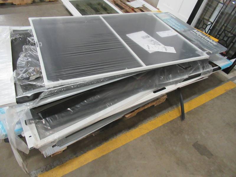 lot 332 image: MIXED PALLET OF MISCELLANEOUS DOOR AND WINDOW SCREENS
