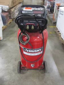 lot 92 image: Husky 33 Gallon Air Compressor 516-051