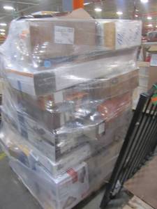 lot 103 image: WHOLESALE MIXED PALLET OF RETURNS - LIGHTING