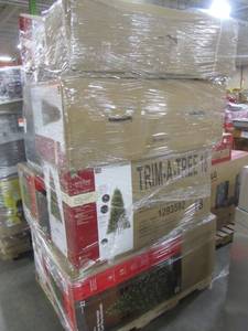 lot 168 image: WHOLESALE MIXED PALLET OF RETURNS - HOME DECOR CHRISTMAS TREES