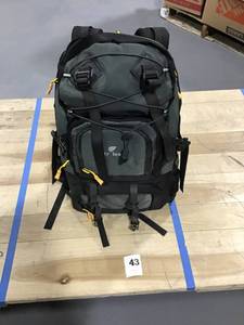 lot 43 image: Fly Leaf Photography Bag in Black