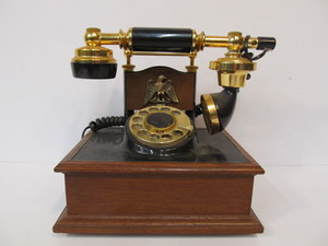 lot 62 image: Vintage Hotel Style Princess Telephone