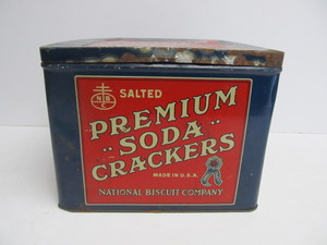 lot 16 image: Antique National Biscuit Company Nabisco Soda Crackers Advertising Tin