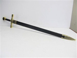 lot 41 image: Mint in Box King Arthur EXCALIBUR Replica Sword w Scabbard