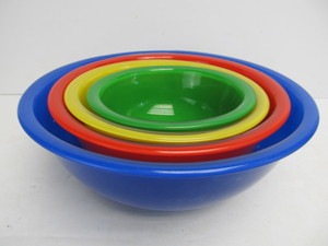 lot 48 image: Set of 4 PYREX Glass Nesting Bowls