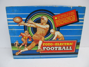 lot 84 image: Vintage 1950s Cadaco Foto-Electric Football Game