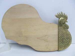 lot 162 image: Vintage Brass Rooster Head Cutting Board
