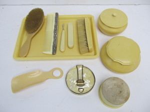 lot 167 image: Vintage Faux Ivory Celluloid Vanity Set 