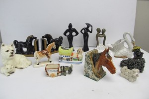lot 171 image: Group of Vintage Mid Century Figurines