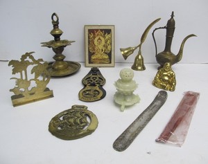 lot 175 image: Vintage Brass etc Oriental Decor