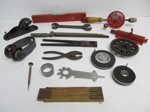 lot 177 image: Nice Lot of Vintage & Antique Tools