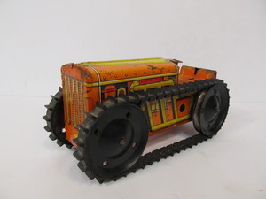 lot 109 image: Vintage MARX Tin Climbing Tractor Toy