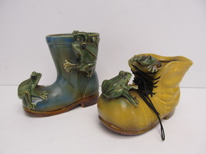 lot 111 image: Pair of Vintage Frogs on Shoes Pottery Planters