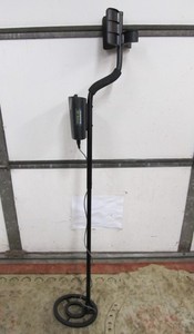 lot 148 image: Working Bounty Hunter Pioneer 202 Metal Detector