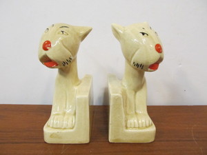 lot 154 image: Pair of Vintage 1940s German Art Pottery Alley Cat Bookends