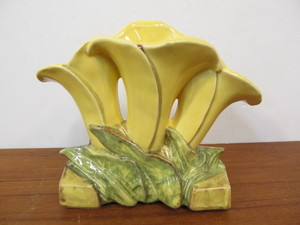 lot 155 image: Vintage McCoy Pottery Triple Flower Planter