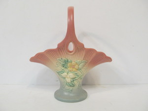 lot 158 image: Vintage HULL Art Pottery Basket