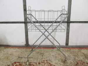 lot 194 image: Vintage 1950s Folding Metal Rolling Laundry Hamper Cart