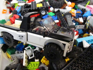lot 244 image: LARGE Lot of LEGOS - Over 40 Lbs