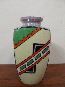 lot 128 image: Pair of Vintage 1930s Japanese Art Deco Vases