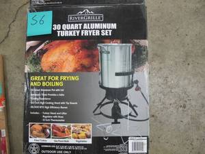 lot S6 image: RiverGrille 30 Qt. Turkey Fryer Package