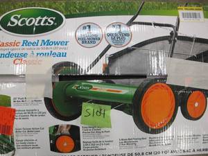 lot S104 image: Scotts 20 in. Manual Walk Behind Reel Mower with Grass Catcher