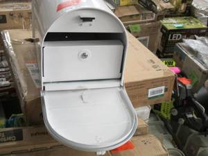 lot S50 image: Gibraltar Mailboxes Marshall White Post Mount Locking Mailbox - Dent
