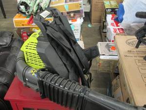 lot S111 image: Ryobi RY38BP 175 MPH 760 CFM 38cc Gas Backpack Leaf Blower- UNTESTED AS-IS