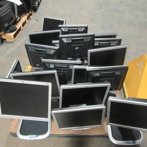 lot 4 image: Lot of 18 HP LCD Monitors with Adjustable Stands  All TestedWorking