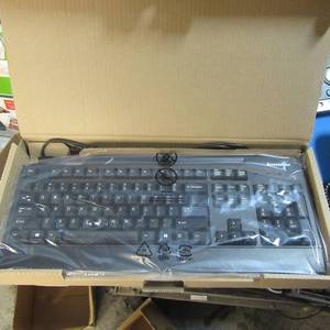 lot 7 image: New Lenovo Keyboard with full number pad   USB connector