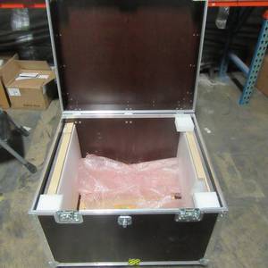 lot 23 image: Large Locking Chest 