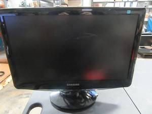 lot 73 image: Samsung LCD Monitor wcables