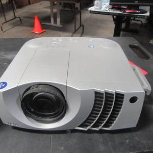 lot 96 image: Sony LCD Data Projector whandle