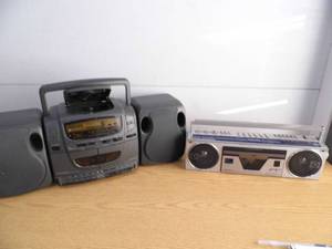 lot 1 image: Lot of 2 Radios