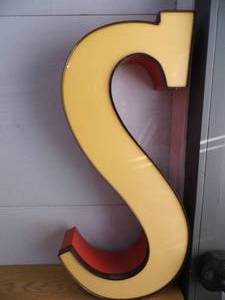 lot 7 image: LED Letter S