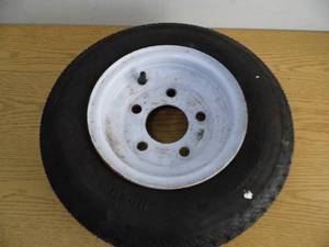 lot 13 image: Tire wRim