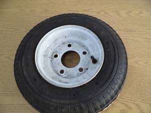 lot 14 image: Tire wRim