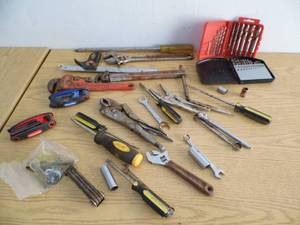 lot 17 image: Tools - Hardware