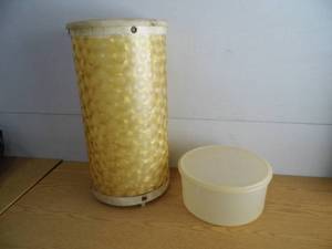 lot 29 image: Tuppercraft Vintage Hamper - Tupperware