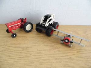 lot 38 image: Lot of 3 Toy Tractor - Bobcat