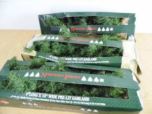 lot 39 image: Lot of 3 Strands Lit Garland